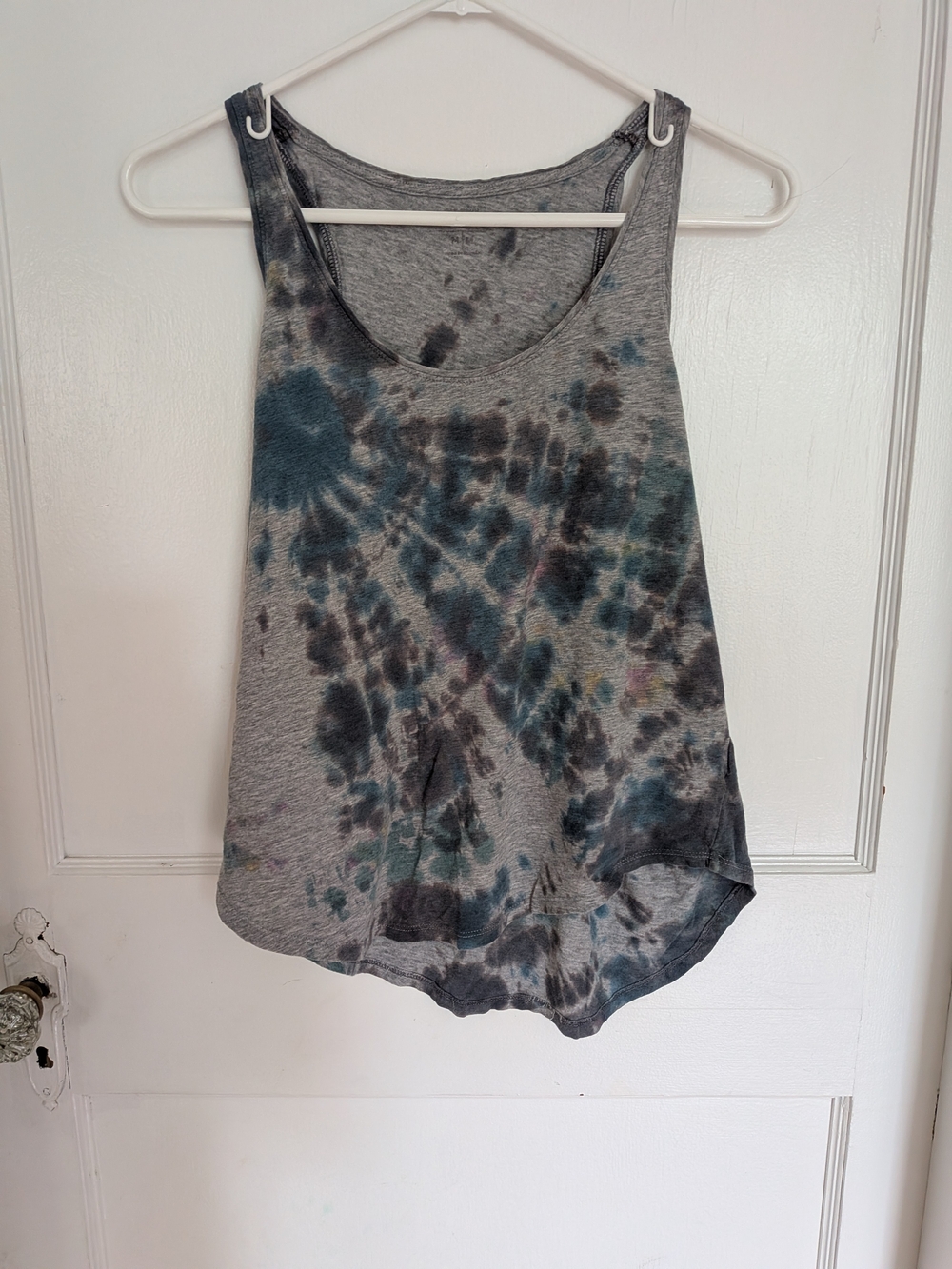 Old Navy Grey Tie-Dye Scoop Neck Tank with Teal Accents